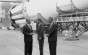 1962 год. Вернер фон Браун (слева), президент США Джон Кеннеди (в центре) и вице-президент Линдон Джонсон у ракеты 