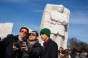 Студенты у памятника М-Л Кингу
